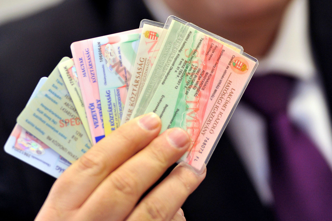 Temetéshez szükséges dokumentumok – hivatalos iratok listája Temetéshez szükséges iratok: halotti anyakönyvi kivonat, személyes dokumentumok és megbízások Mit kell tenni halálozás esetén?